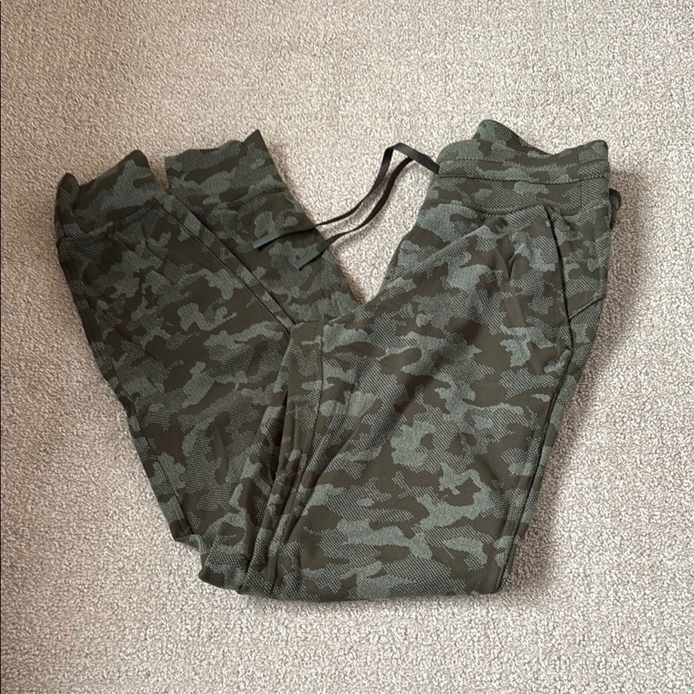LULULEMON Camouflage Jogger Pants